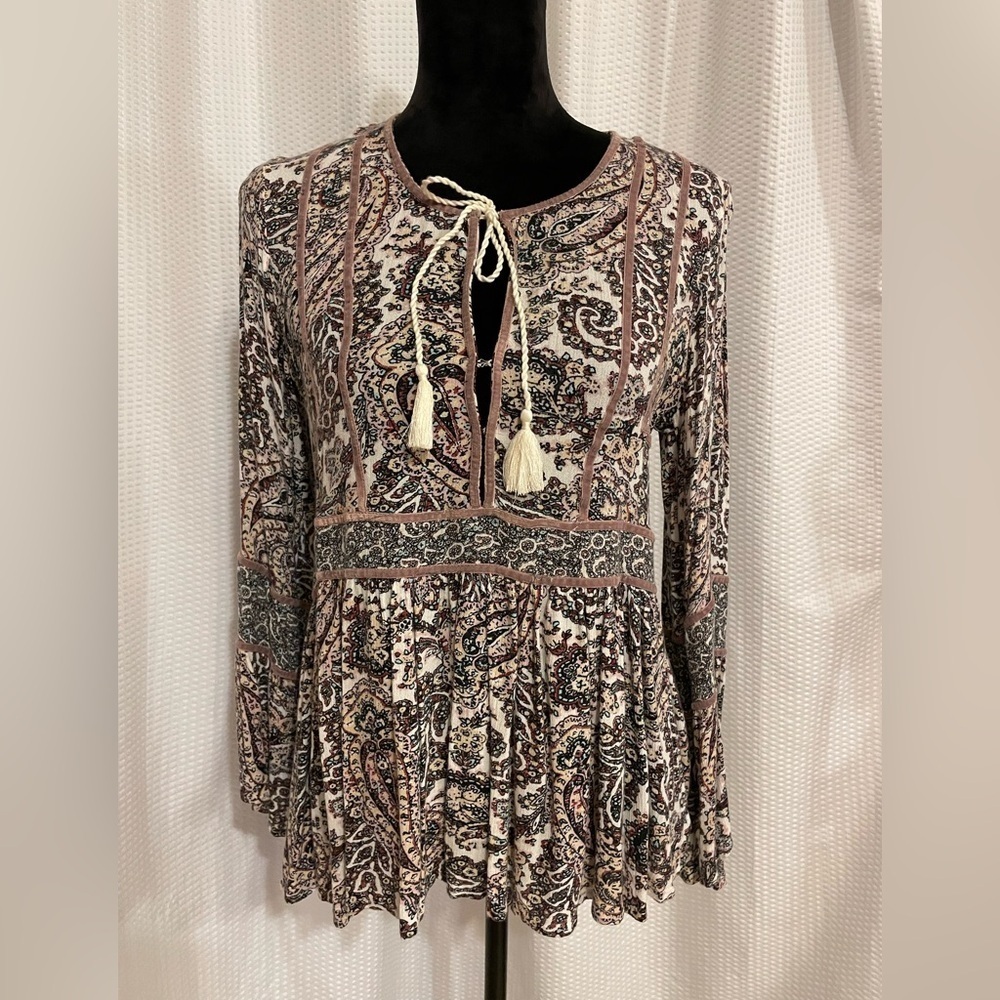 American Eagle paisley print boho 3/4 bell sleeve blouse size medium